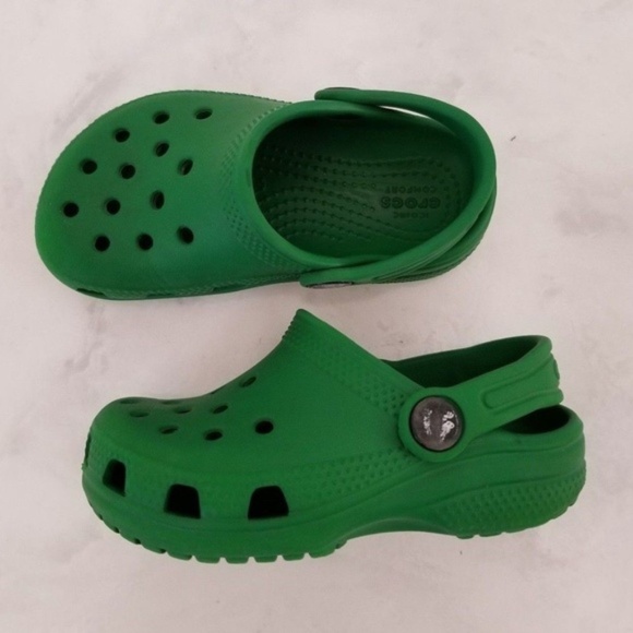 kelly green crocs
